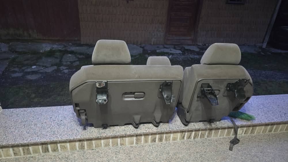 Banchete spate toyota land cruiser j90