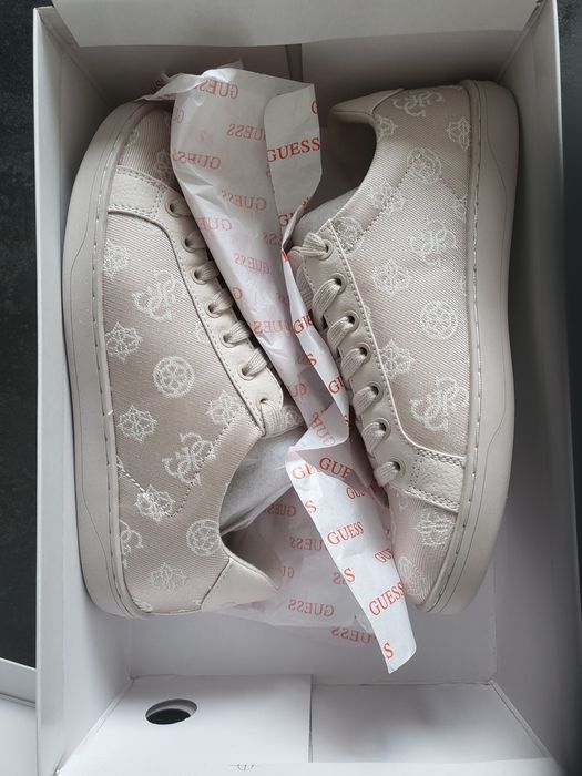 Сникърси Guess чисто нови