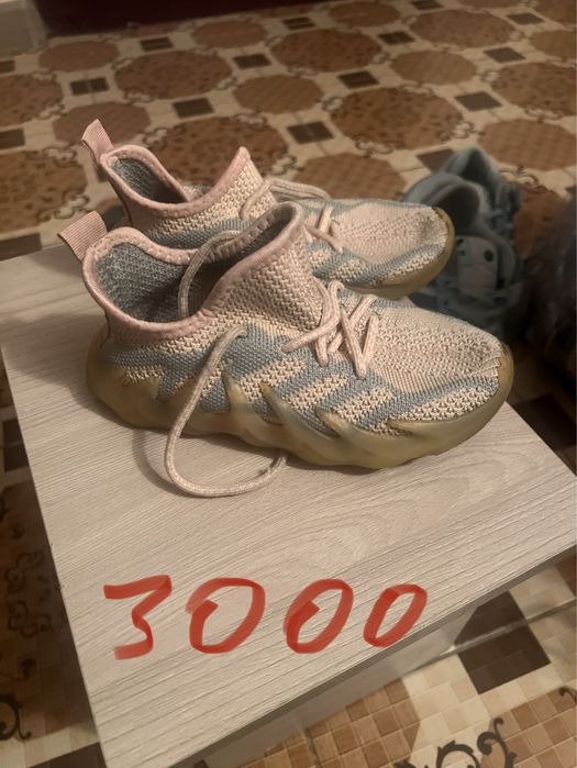 Продам обувь для девочек