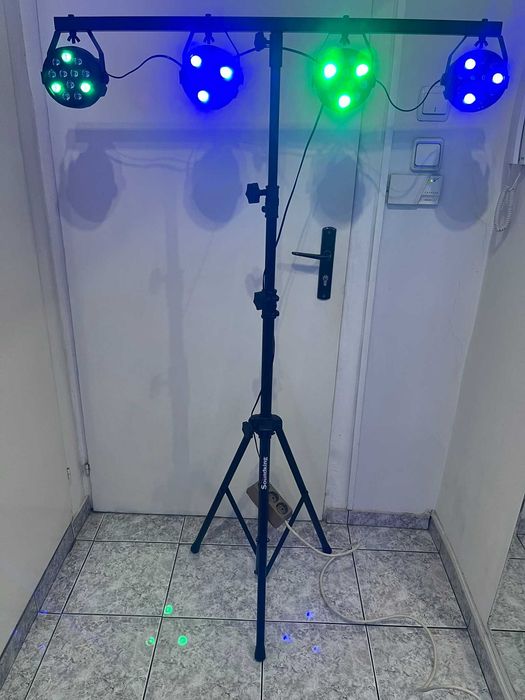 Продавам комплект мобилна стойка и 4 бр. LED PAR осветление
