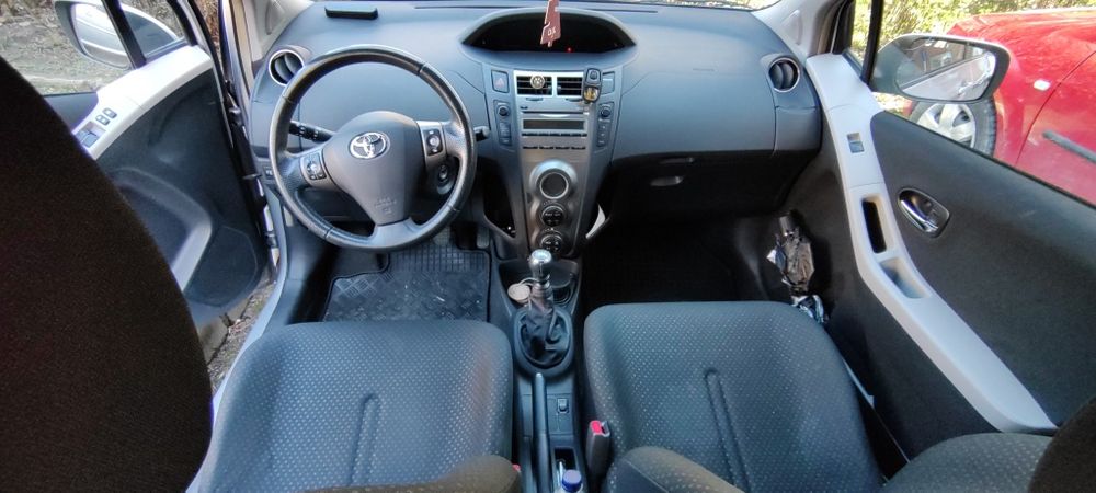 Vând Toyota Yaris