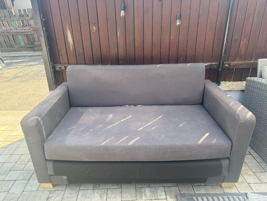 Canapea dimensiune mica, ideal terasa sau bucatarie