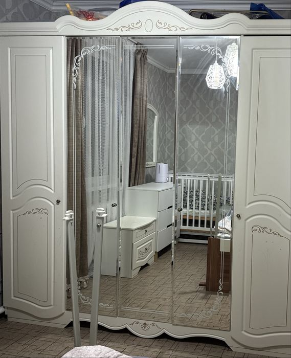 Срочно продам спальный гарнитур