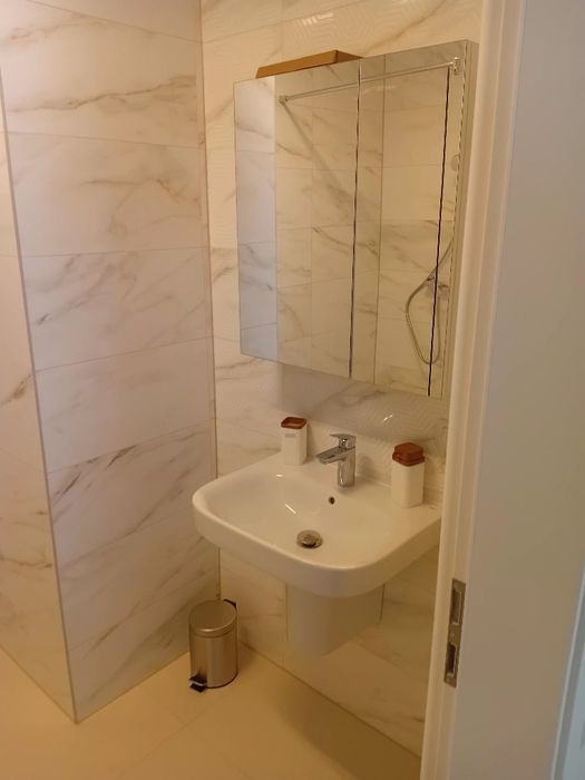 Închiriez apartament 3 camere(penthouse)