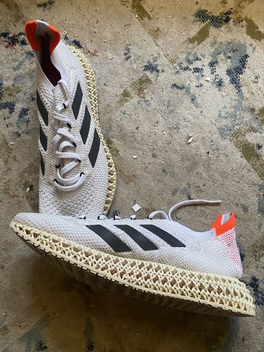 Продам мужские кроссовки adidas