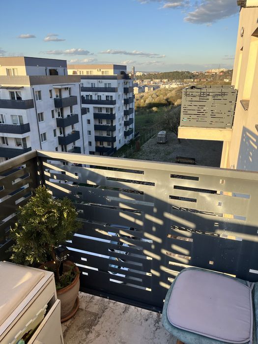Vand apartament cu o camera,bucatarie,baie ,terasa si balcon