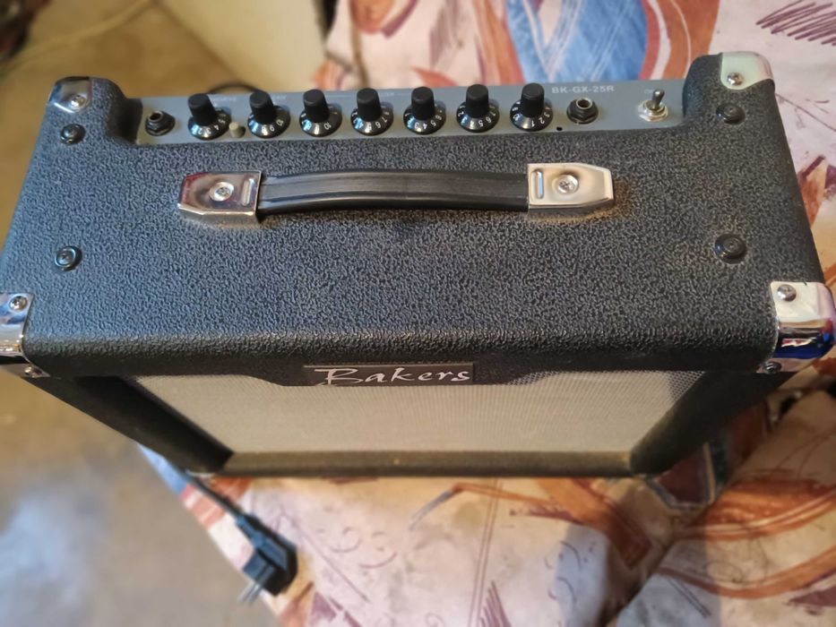 Кубе за китара марково, може с вградени ефекти, може комплект с китара