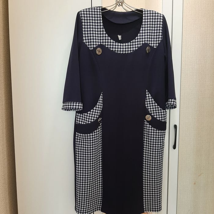 Продам женские платья