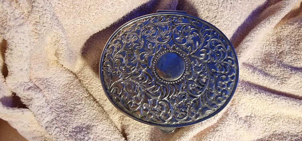 Cutie de bijuterii vintage suflată cu argint