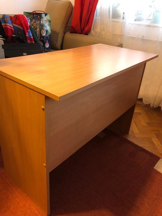 Vând masă de birou