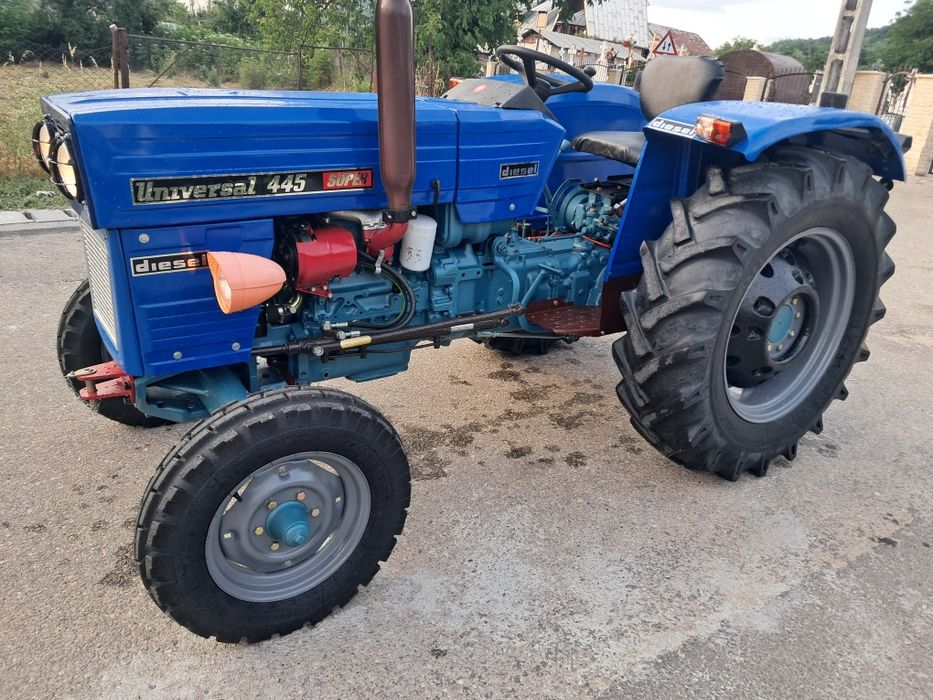 Tractor Universal 445