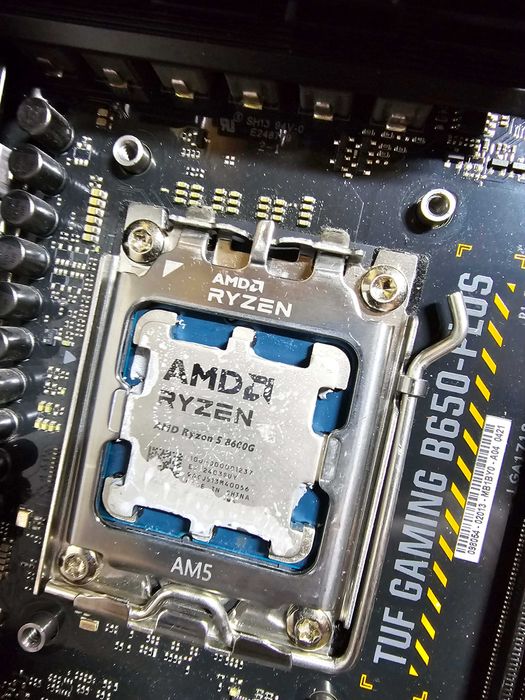 Kit Asus B650 Plus + Ryzen 8600G + rm1000x corsair, semi defect !