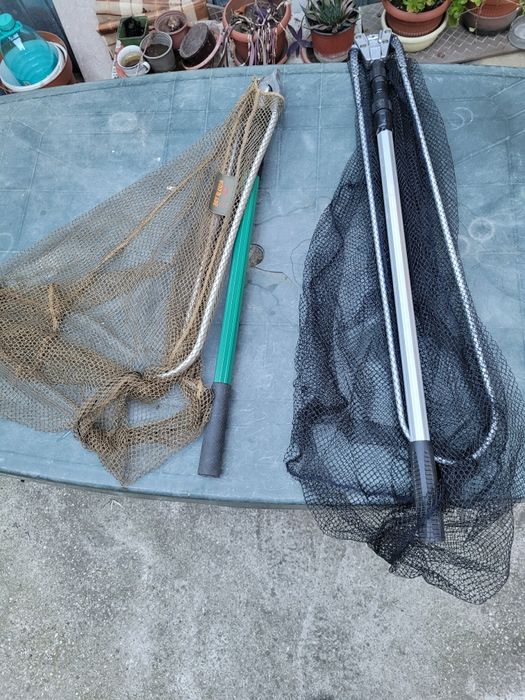 Navomodel plantat cu 2 cuve, forfații, ace crap, mincioc.