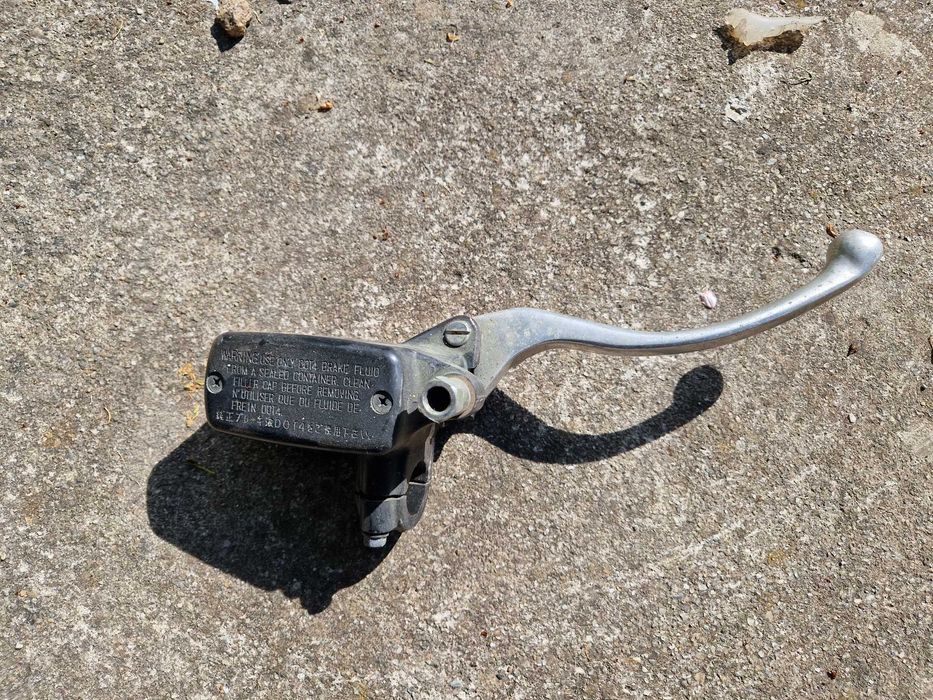 Maneta de frana dreapta cu pompa si rezervor moto Honda Silverwing / SW-T
