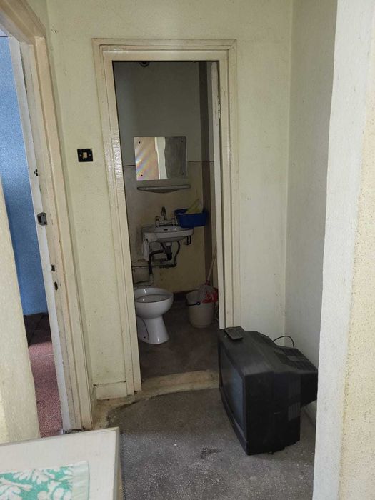 Proprietar vând apartament cu trei camere decomandat