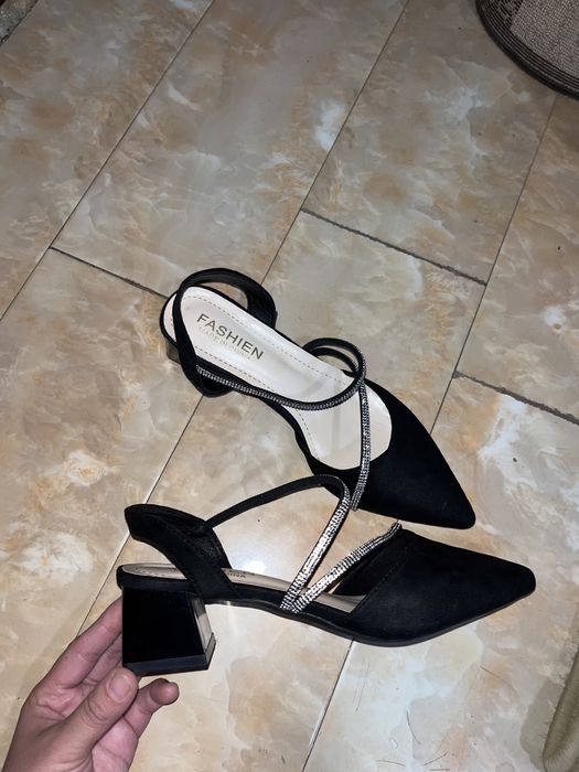 Продам туфли новые