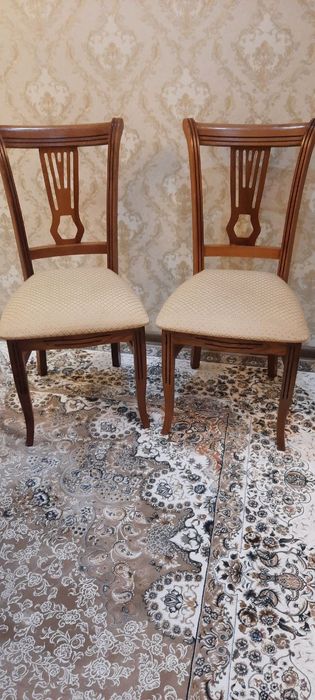 Стулья гостинные в комплекте.