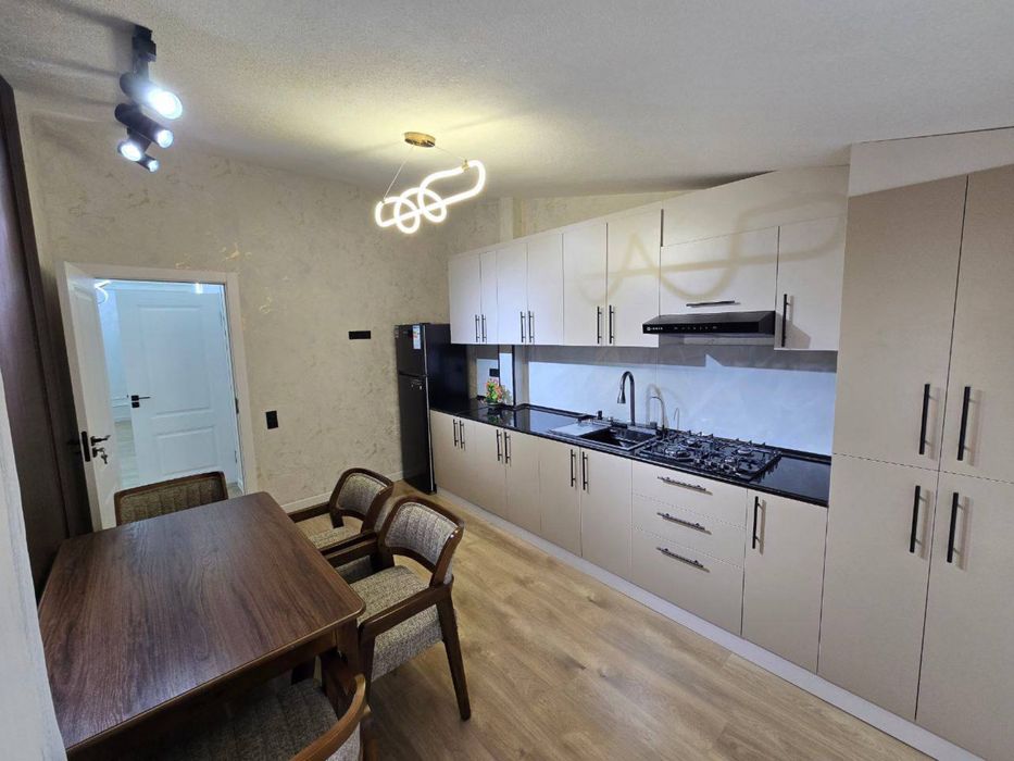 Продается 3х комнатная кв. 90м2. Геофизика.