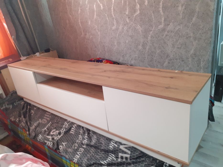 Продам тумбу под телевизор