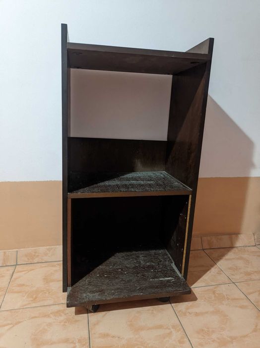 Тумба на колесах.