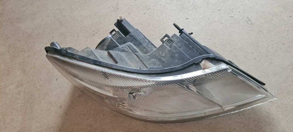 Faruri skoda octavia  2011