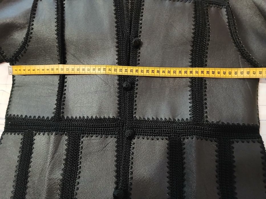 Haina din piele naturală  foarte frumoasă