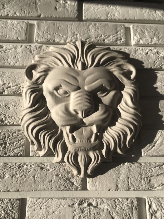 Панно  из гипса Лев