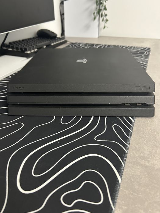 Playstation 4 Pro 1TB de vânzare (cititi descrierea)