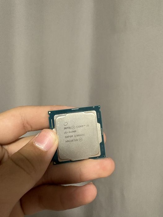 Vand Procesor Intel Core I5-9400F si Cooler