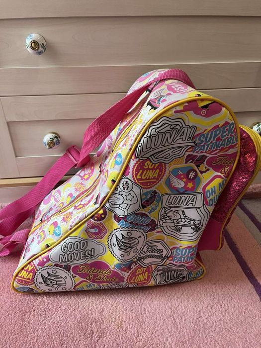 Светещи ролкови кънки BYOX и чанта за тях на Soy Luna