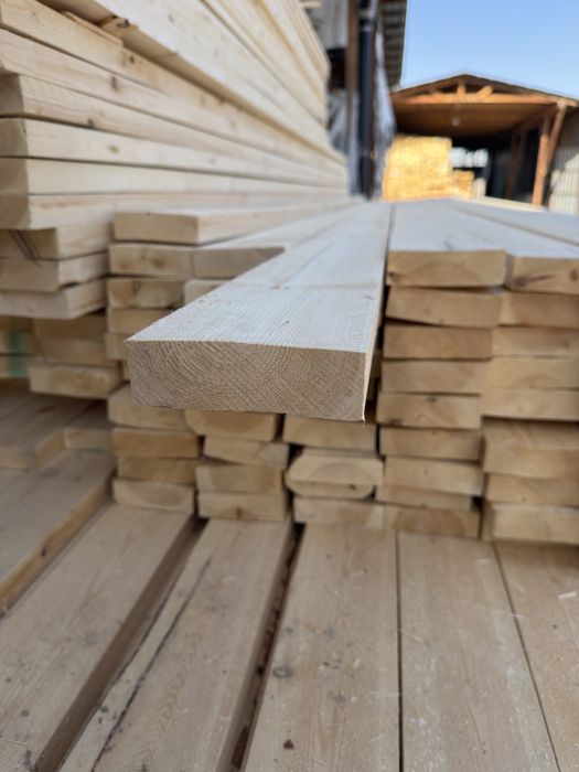 Sifatli sasna yog'ochidan stropila