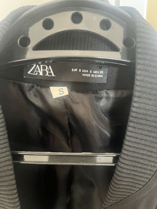 Продам бомбер Zara