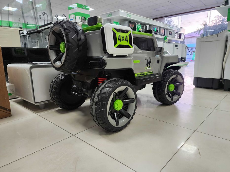 Двухместный детский электромобиль