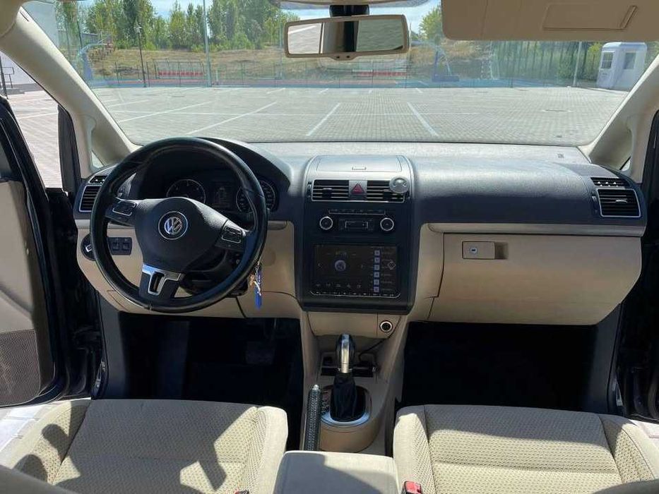 VOLKSWAGEN Touran 2011 — imagine 5