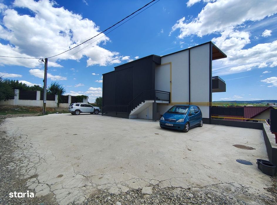 Vând spatiu comercial
