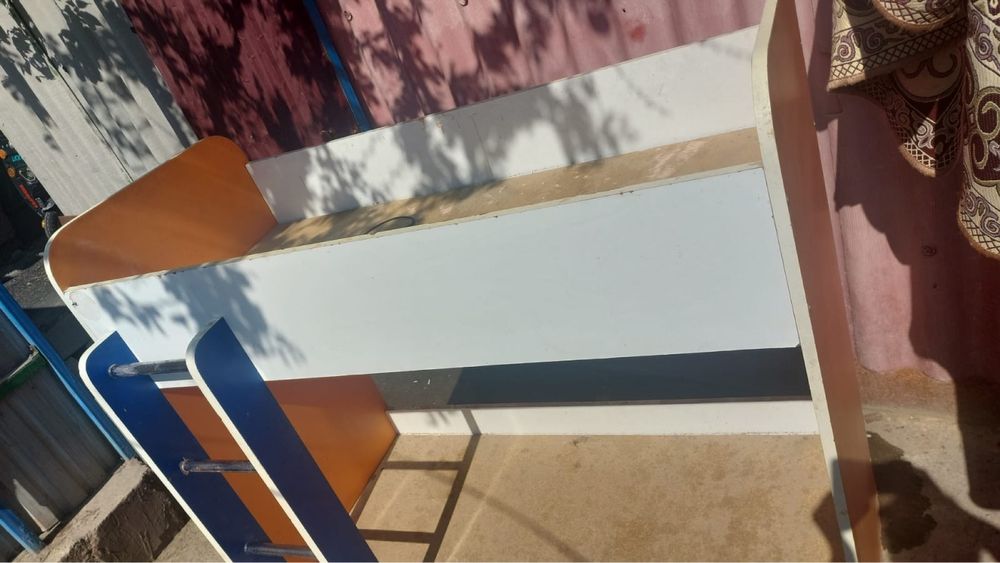 Кроват және подставка