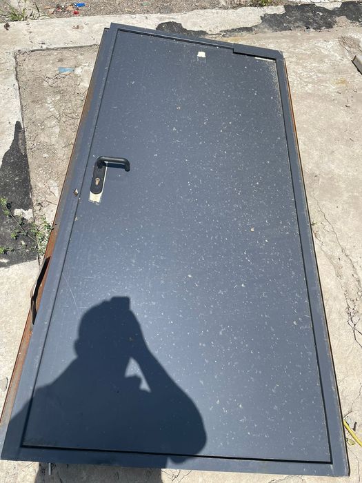 Продаётся железный дверь