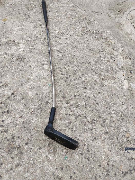 Vând crose golf la 100 lei ambele