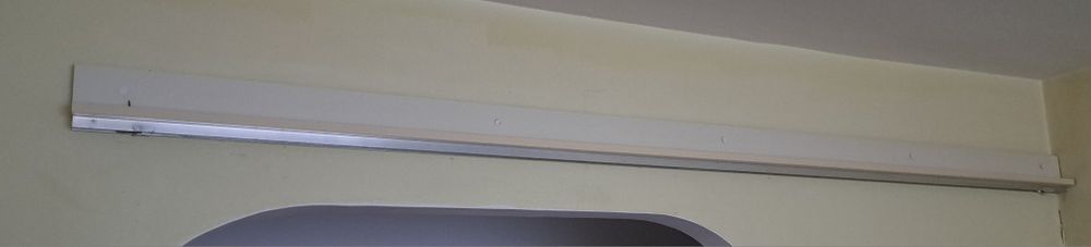 Vand usa glisanta din pal 160 x 220 cm, completa, cu tot cu sine.