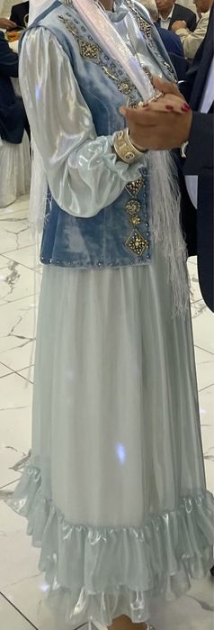 Киімдер сатылады