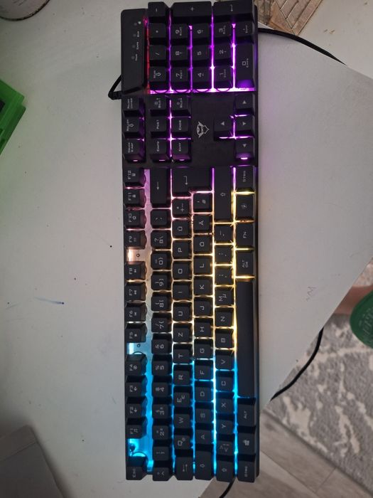 Vand tastatura de gaming cu ARGB cu fir