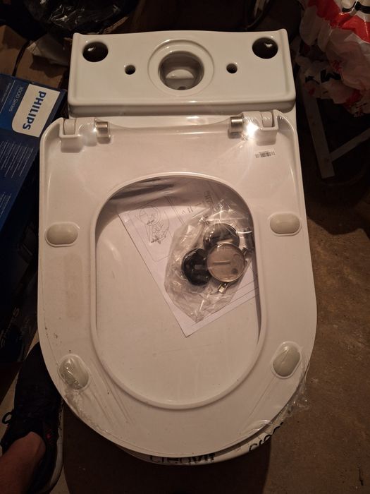 Нова конзолна тоалетна чиния Creaviт с капак