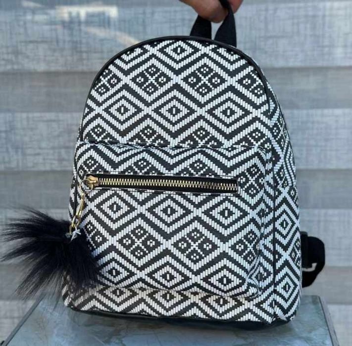 Намаление! Раница 25см Различни цветове