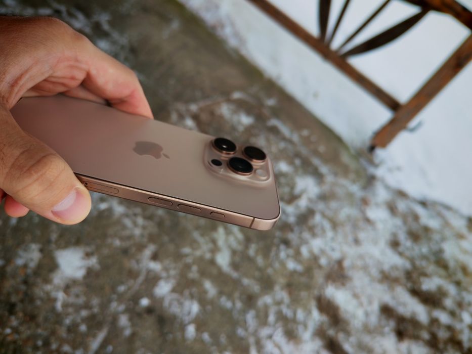 iPhone 16 PRO, 256 GB, gold, 100% baterie, în garanție