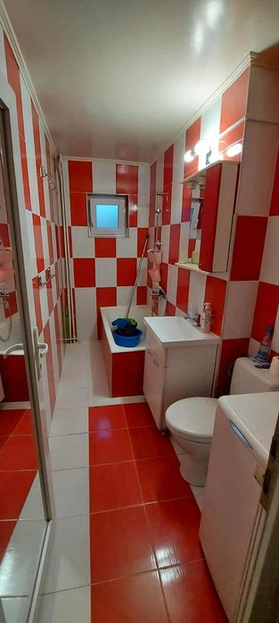 Închiriez apartament