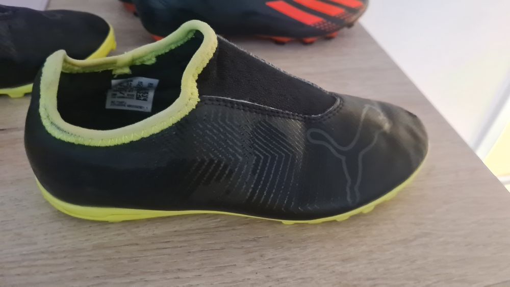 Футболни обувки-стоножки на Адидас оригинални.Номер 33