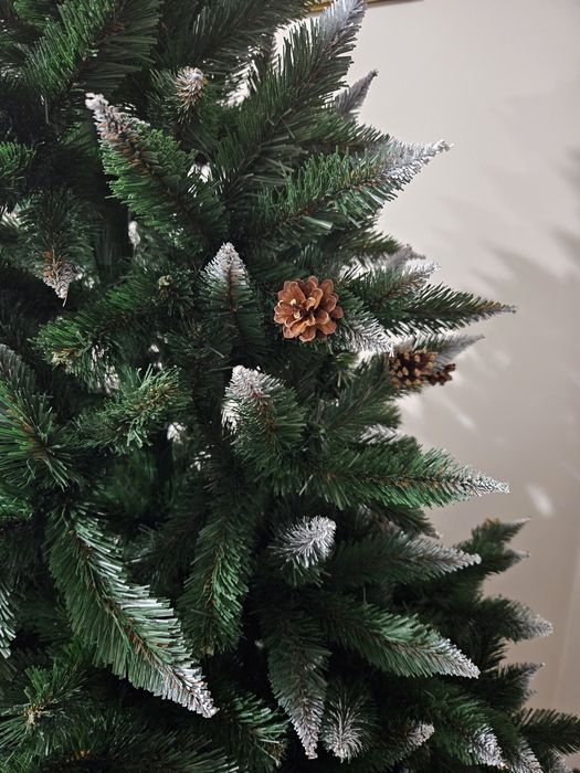 Brad artificial lux nins si conuri 220 cm NOU