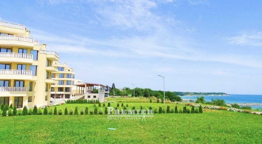 Двустаен апартамент на първа линия в кв.Сарафово