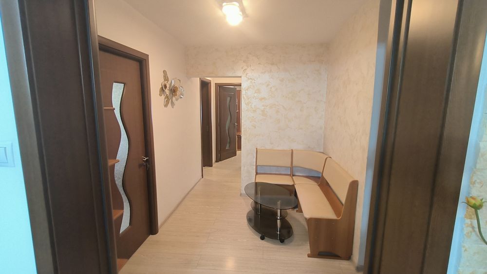 Proprietar, închiriez ap 3 cam, 2 bai, in vila