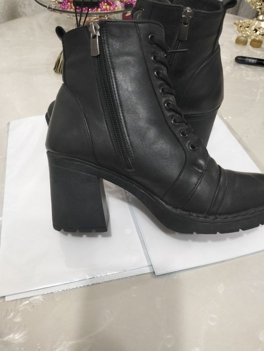 Продам  натуральные кожаные ботиночки